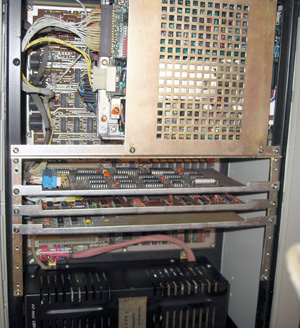 Компьютер Агат 9 вид изнутри с установленными платами