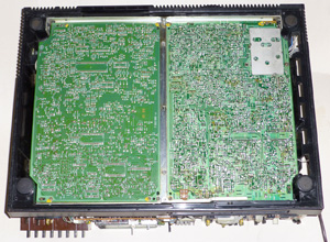 Видеомагнитофон Электроника ВМ-12 вид снизу на основные платы